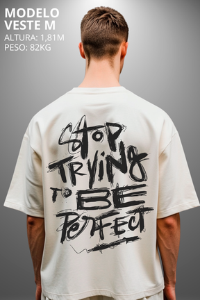 Camiseta Oversized Drop Typography Stop Trying To Be Hevor